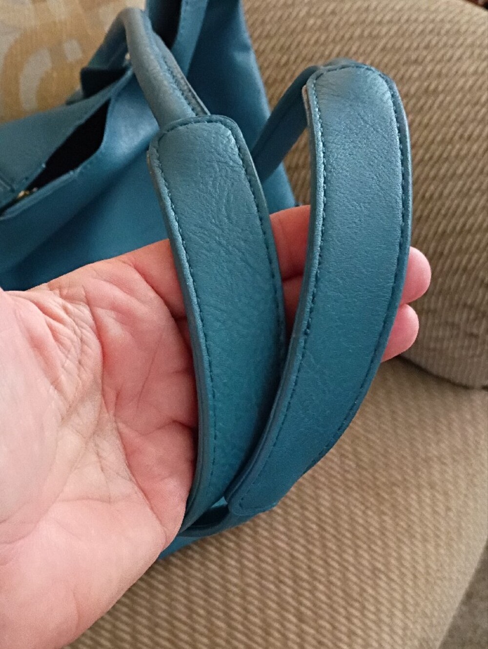 Joy Tote with removable strap - Picture 2 of 5